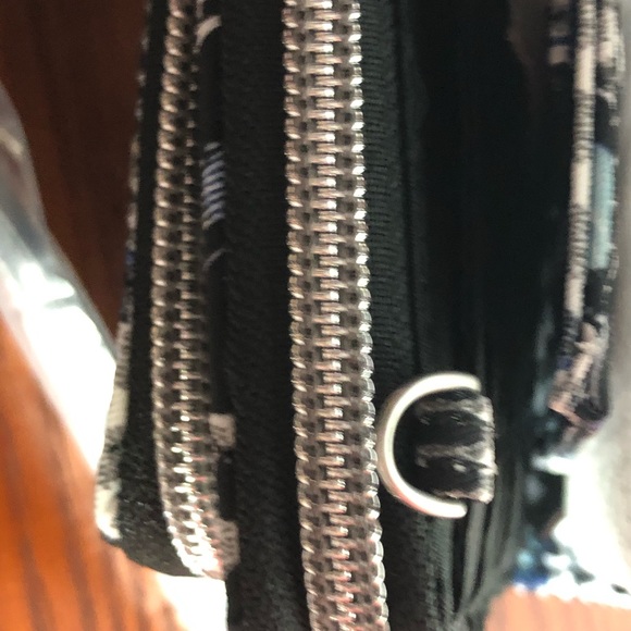 Vera Bradley Wristlet w: Tons of Pockets/Space ! - Picture 12 of 12